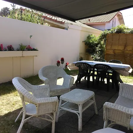 Patio La Cheneraie Avec Jardinet Et Terrasse Pour 4 Pers Hotel