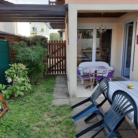 Hotel Patio La Cheneraie Avec Jardinet Et Terrasse Pour 4 Pers Capbreton