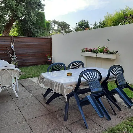Hotel Patio La Cheneraie Avec Jardinet Et Terrasse Pour 4 Pers Capbreton